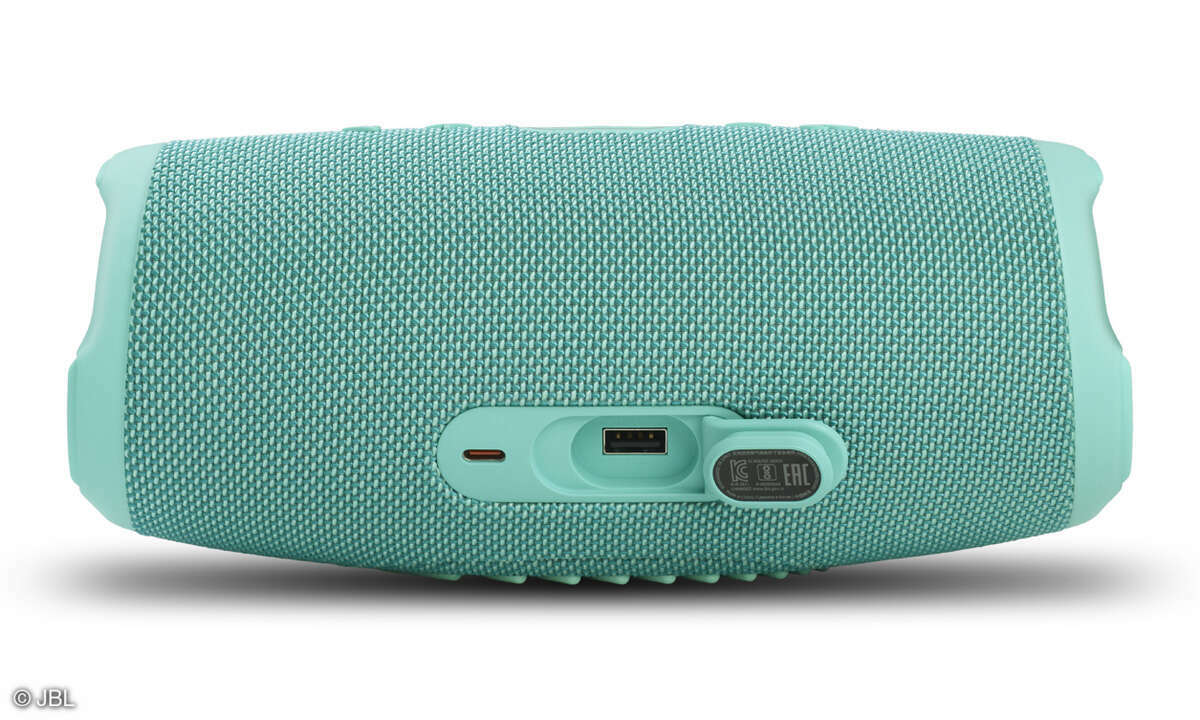 jbl-charge-5-bluetooth-lautspreecher-back-usb-a-offen-blaugrün