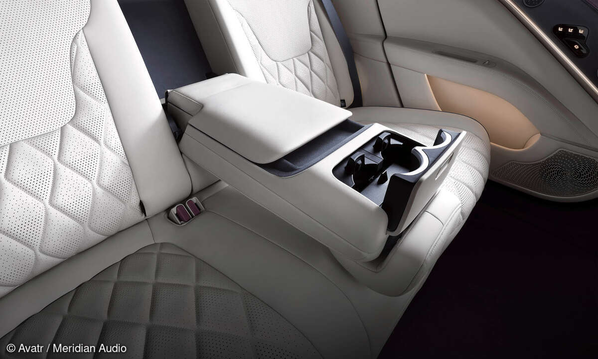 avatr-11-luxury-seat-doorboard-speaker