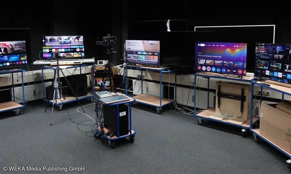 Diesmal haben wir besonders preiswerte und kleine Fernseher in unserem Labor aufgebaut, um nachzumessen, wie schnell sie smarte Befehle umsetzen. Mehr als 600 Zeitabschnitte wurden analysiert, jeder Test zehnmal gemacht