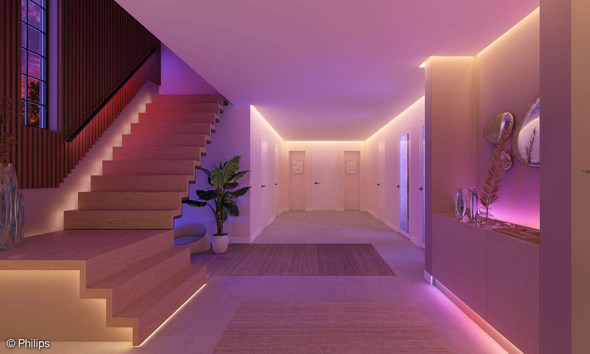 Das Philips Hue Flux Ultra Bright Lightstrip liefert ultrahelles Licht mit echtem Weiß und satten Farben. 