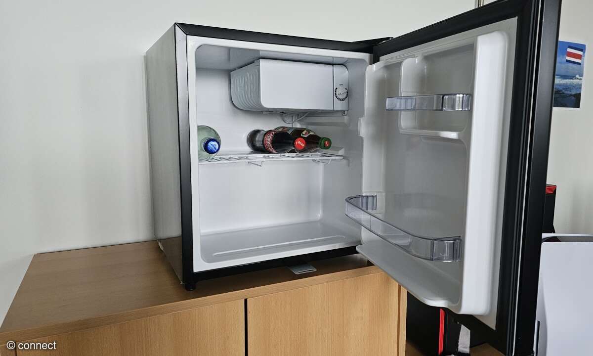 Der Stauraum ist für ein Büro mit wenigen Mitarbeitern ausreichend. Mit Mahlzeiten wird es enger.