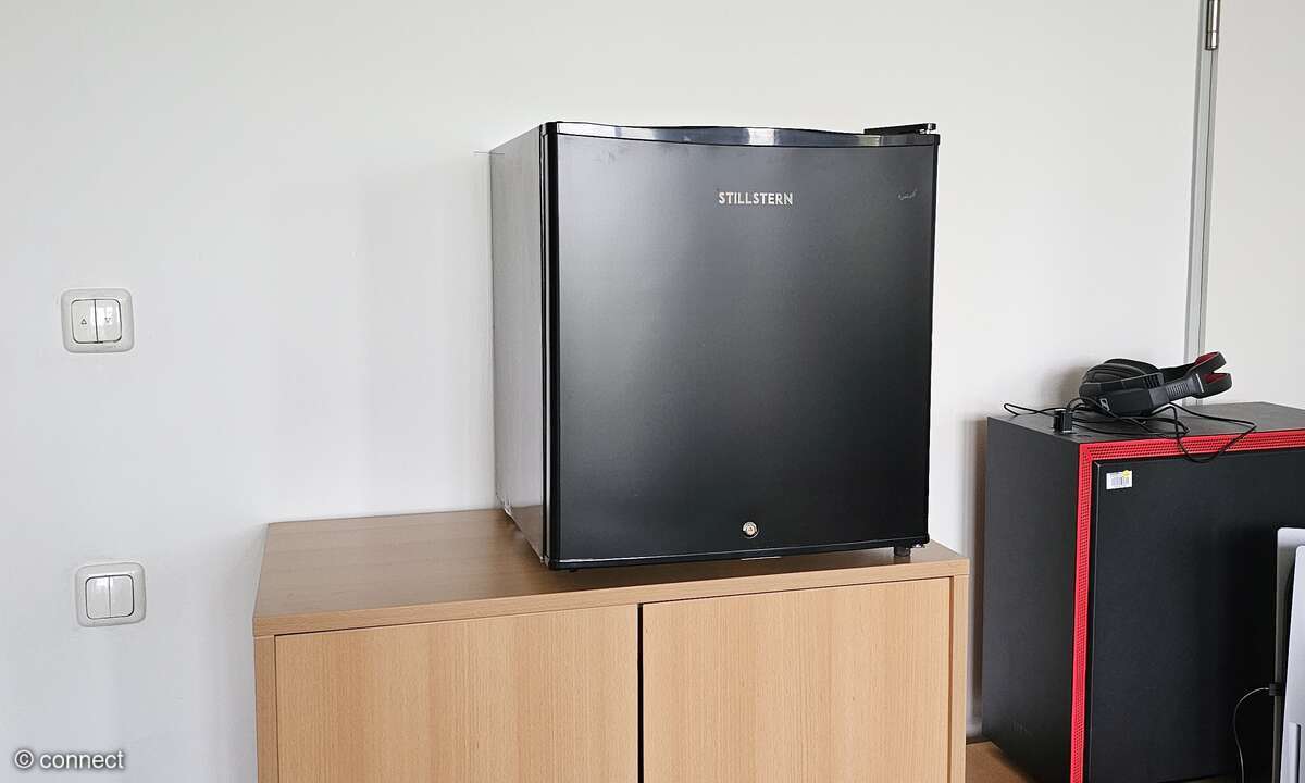 Der Kühlschrank macht im Büro eine gute Figur.
