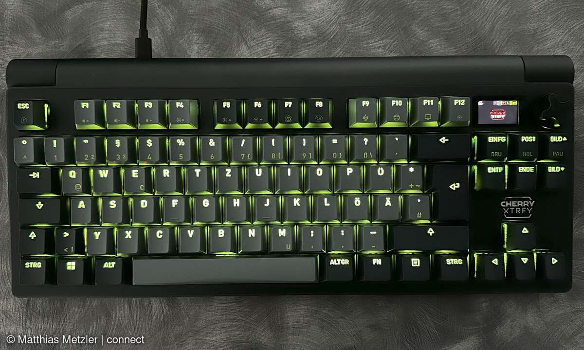 cherry-xtrfy-mx-8-3-test-gaming-tastatur-dispay