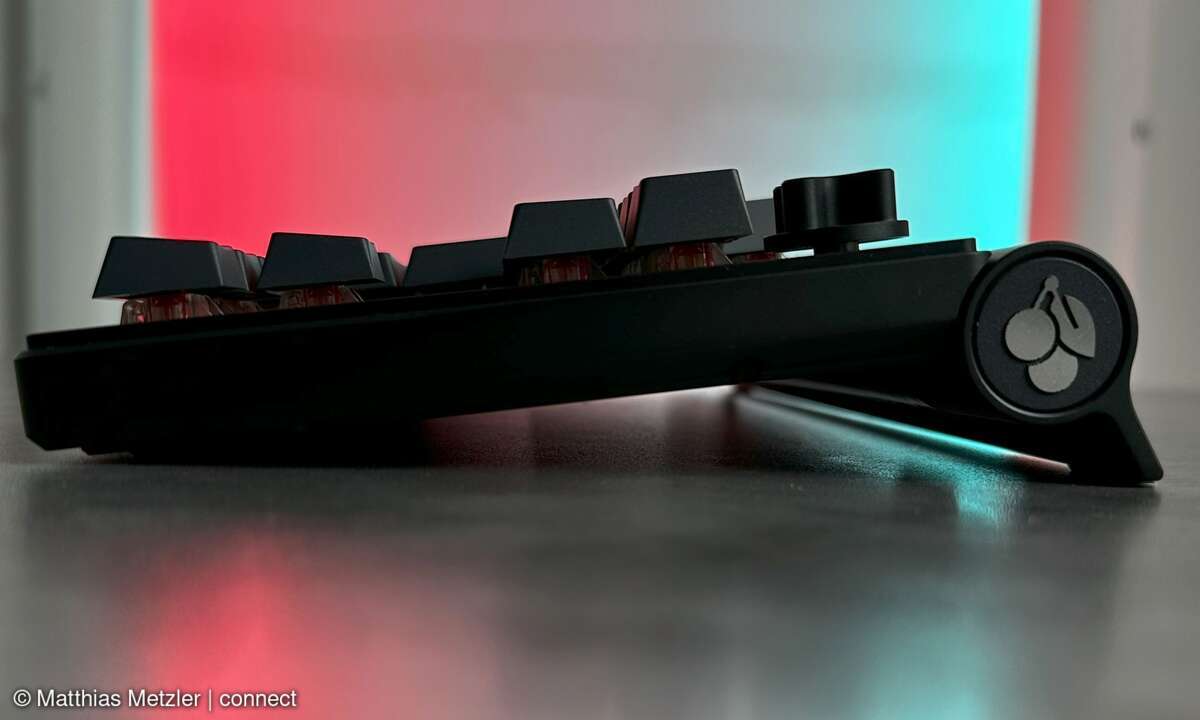 cherry-xtrfy-mx-8-3-test-gaming-tastatur-seitenansicht