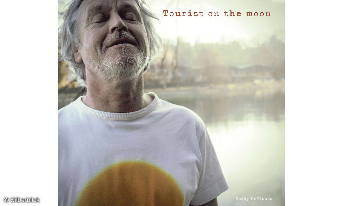 roddy-mckinnon-tourist-on-the-moon-albumcover