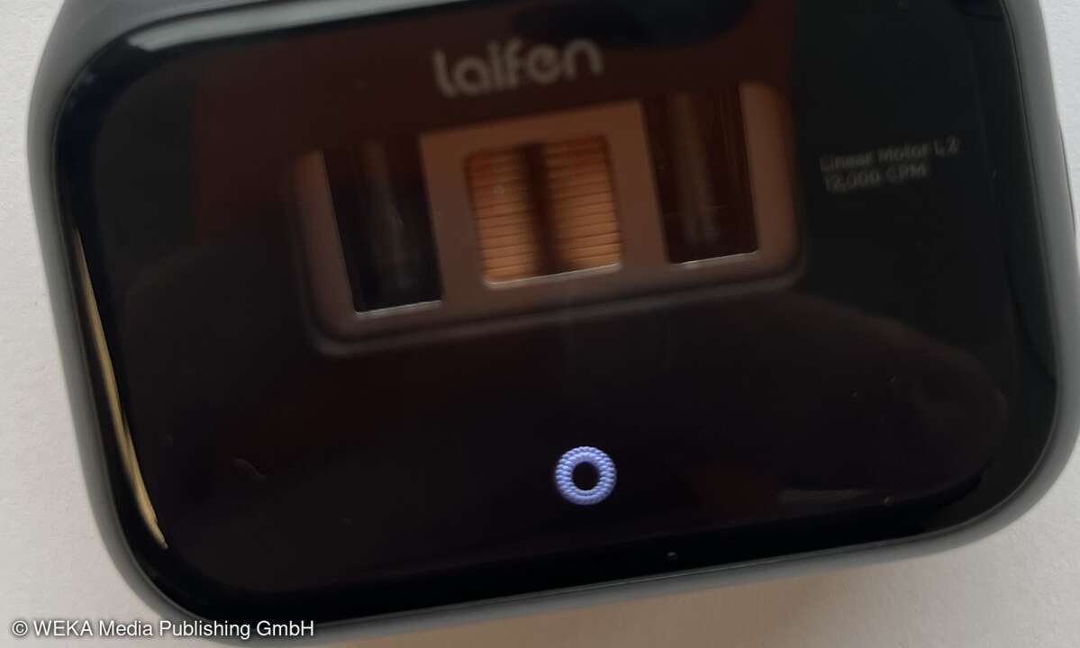 Das minimalistische LED-Display fügt sich unauffällig ein. Im laufenden Betrieb informiert es über gewählten Modus und eventuelle Wartungshinweise.