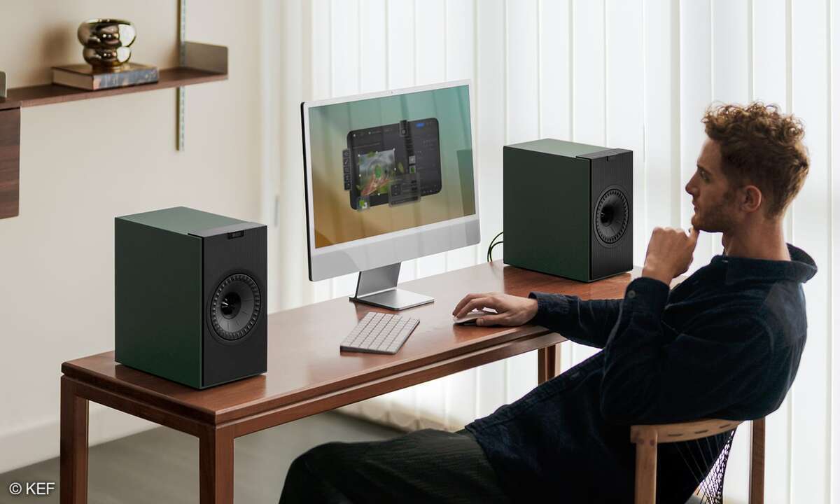 kef-coda-w-wireless-speaker-lifestyle-desktop