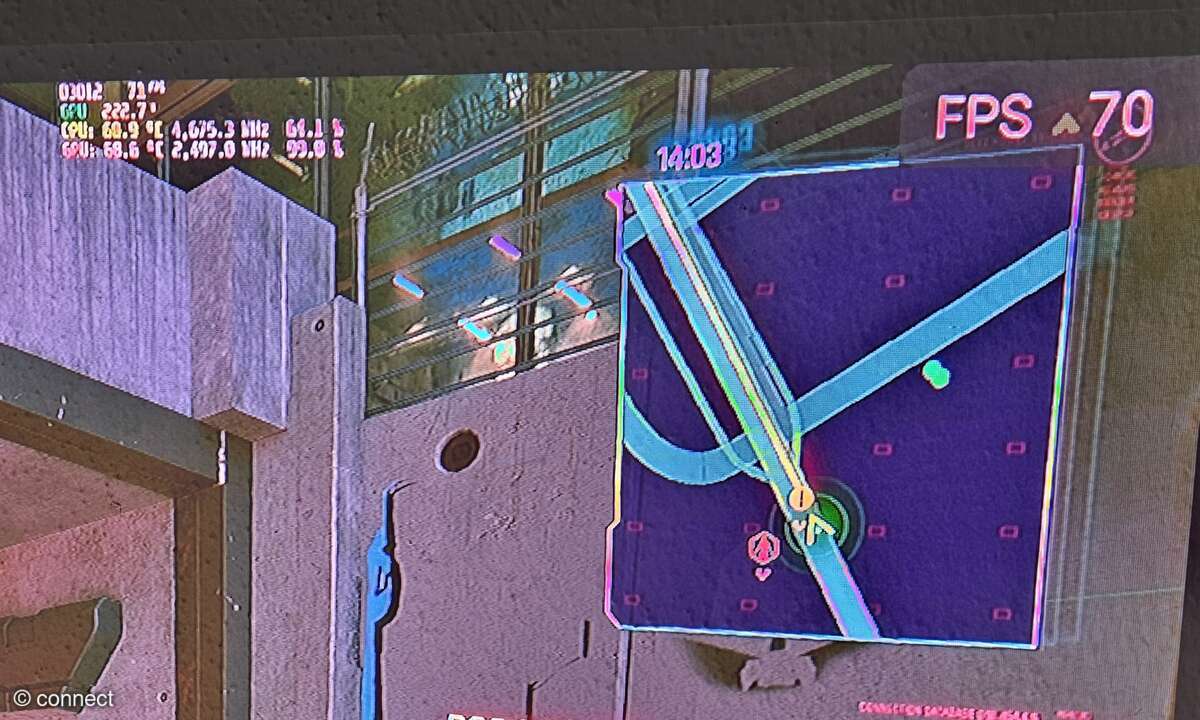 VRR in Aktion mit Cyberpunk 2077: 71 FPS laut MSI Afterburner und 70 FPS laut XGIMIs Google-TV-Oberfläche. Das ist quasi gleichgeschaltet. Die Abweichungen kommen durch das Auslesen per Software.