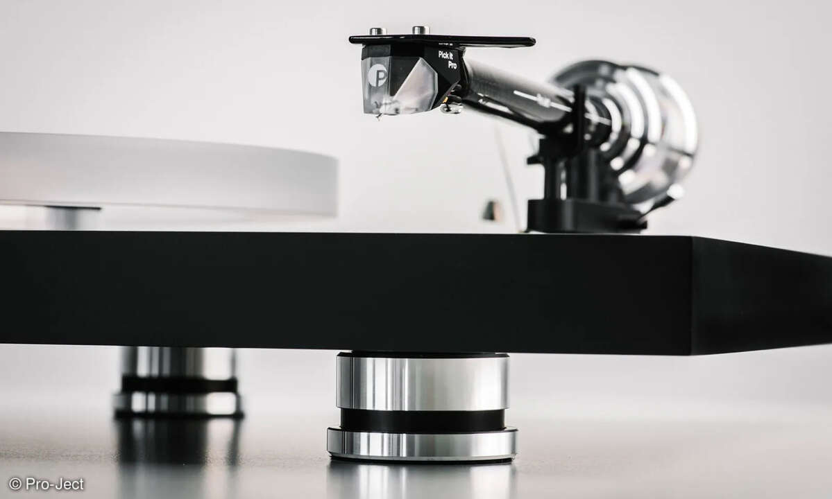 pro-ject-debut-reference-10-plattenspieler-tonabnehmer-fuesse