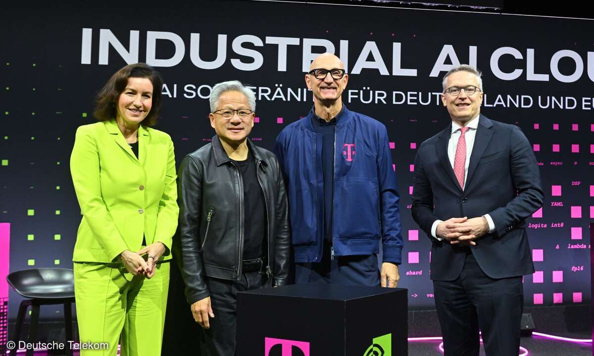 v.l.n.r.: Dorothee Bär (Bundesministerin für Forschung, Technologie und Raumfahrt), Jensen Huang (CEO NVIDIA), Tim Höttges (CEO Deutsche Telekom), Dr. Karsten Wildberger (Bundesmister für Digitales und Staatsmodernisierung).