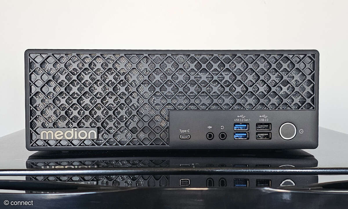 Die Front hält ausreichend Anschlüsse bereit.