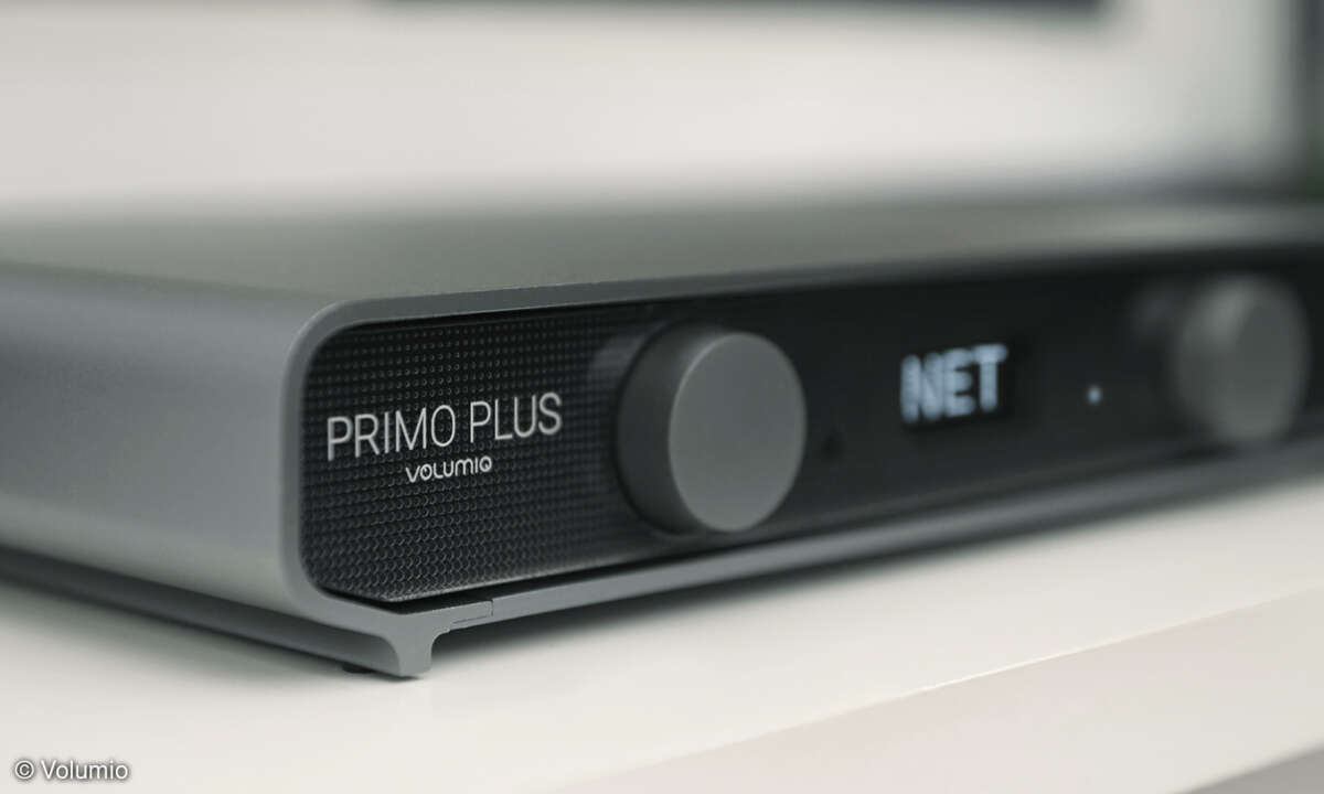 Der Primo Plus kommt mit symmetrischen XLR-Ausgängen und die neue Anschlussvielfalt für digitale Quellen. Ein LED-Display zeigt die Quellenwahl an.