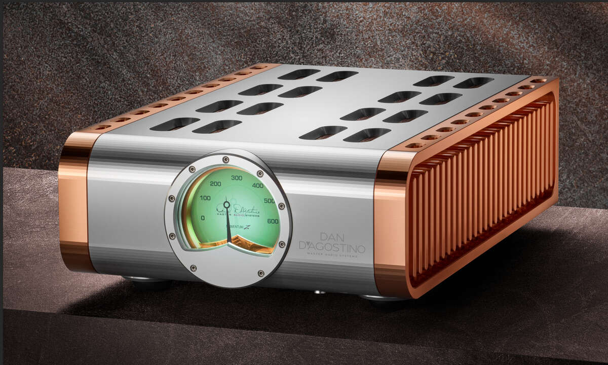 dan-d-agostino-momentum-z-monoblock-power-amplifier-hero