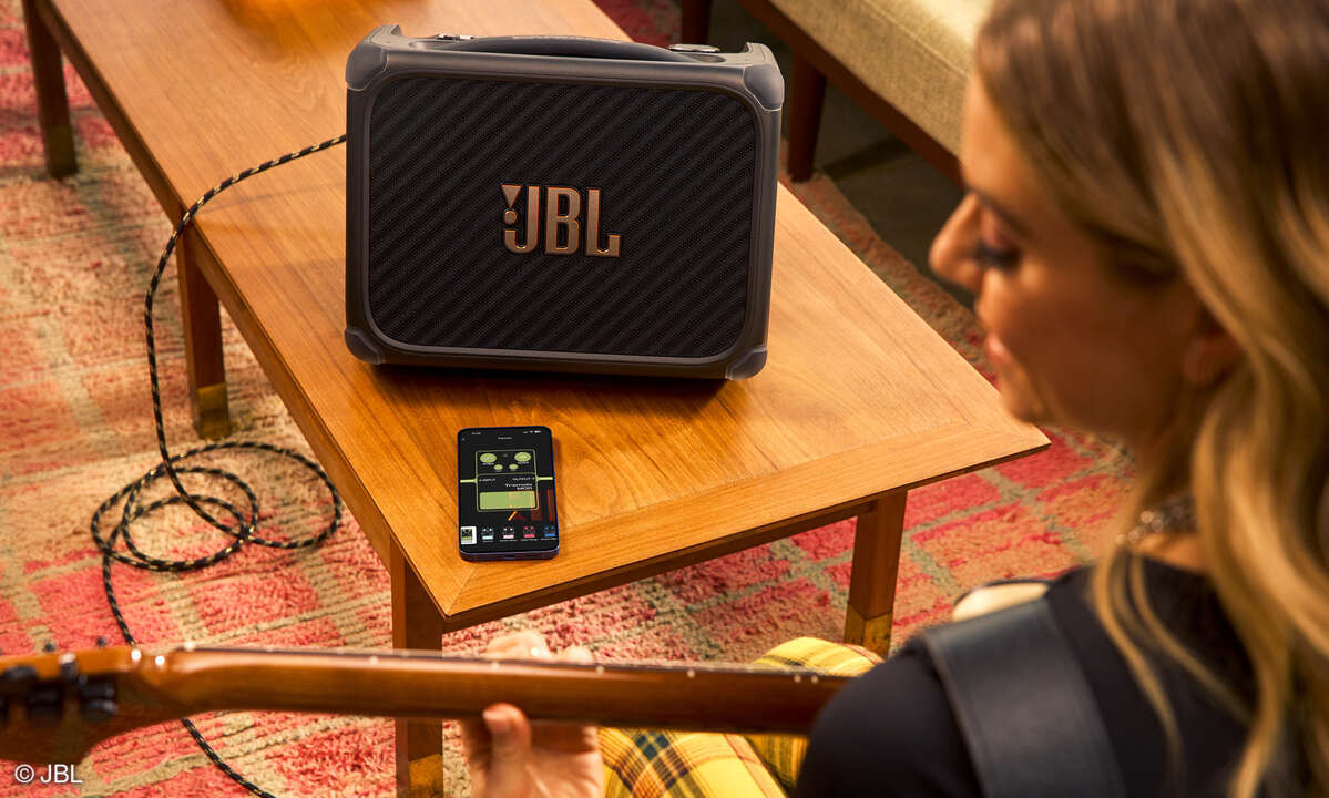 jbl-bandbox-trio-portable-guitar-amp-bluetooth-speaker