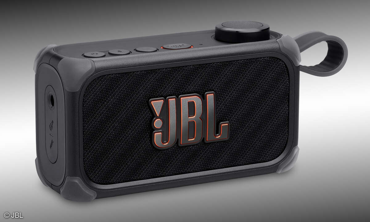 jbl-bandbox-solo-guitar-amp-blueooth-speaker-angled