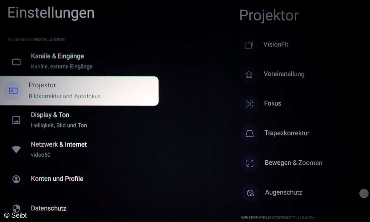 Die vielen Einstellungen der Beameroptik sind in Google-TV gut integriert