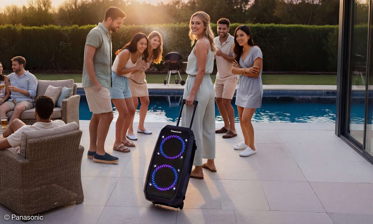 panasonic-sc-bmax30-partybox-lifestyle-terrace