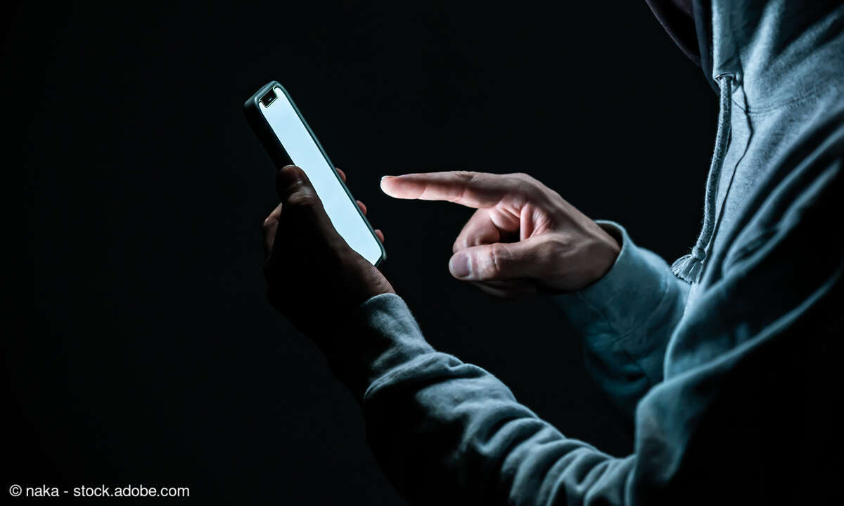 iPhone iOS Malware Hacker