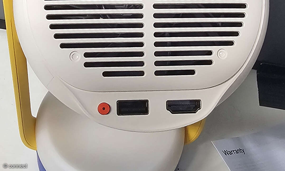 USB und HDMI muss unterwegs ausreichen.