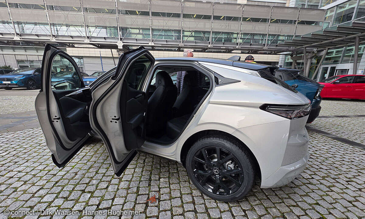 DS N° 4 Electric im Test: Fahrzeug-Seitenansicht