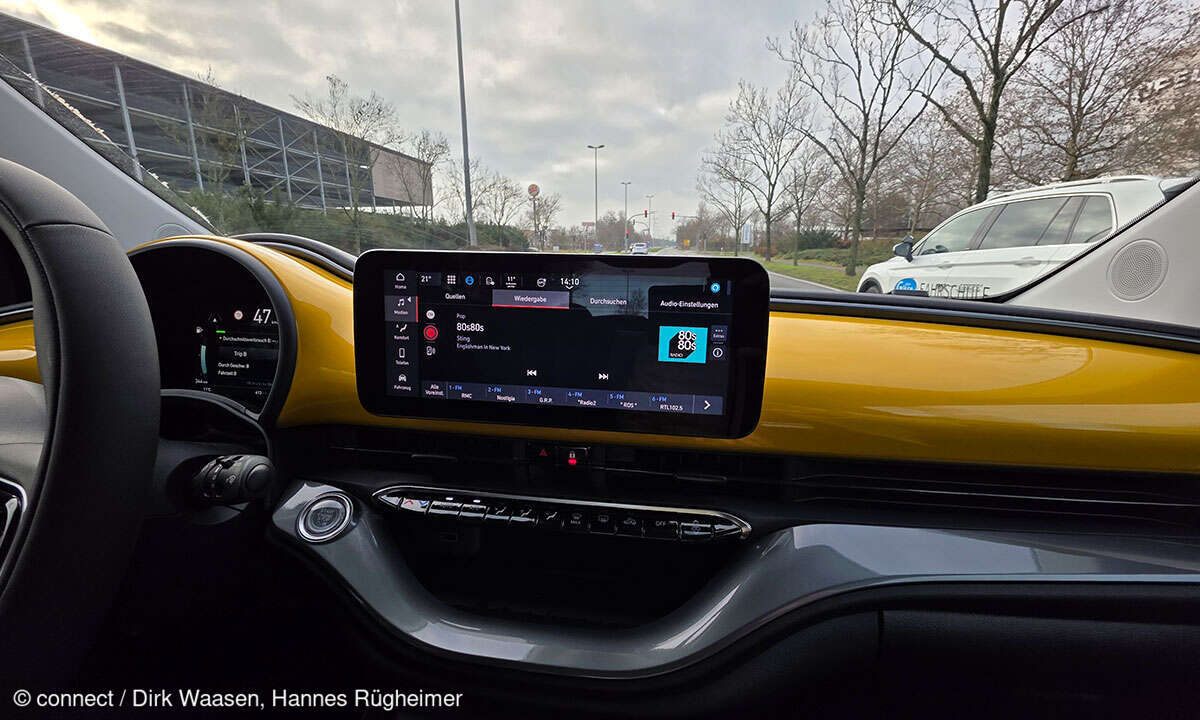 Fiat 500 Hybrid im Test: Infotainment-Display