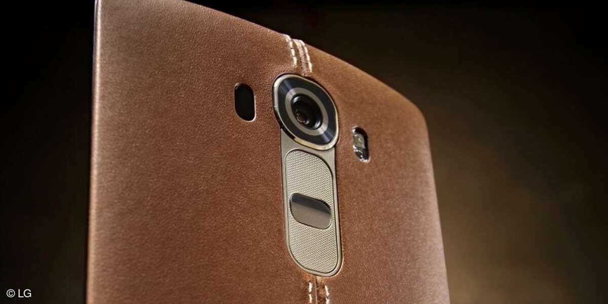 Das LG G4 mit Ledercover.