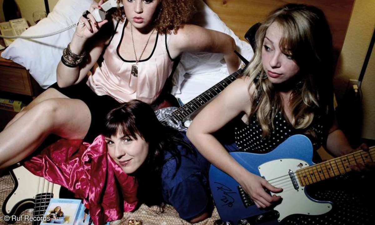 Girls With Guitars: Jet Airliner
