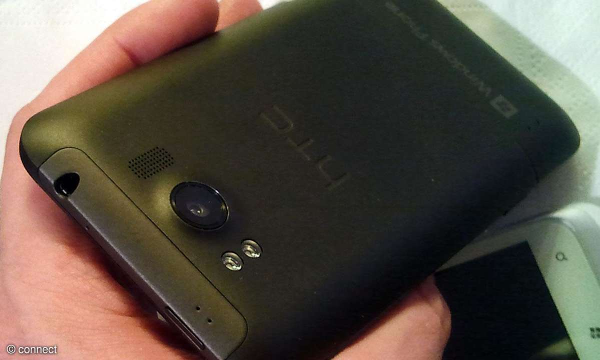 iPhone 4S versus HTC Titan