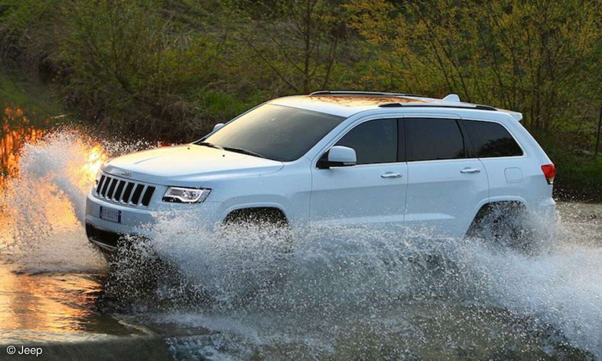 weißer Jeep Grand Cherokee