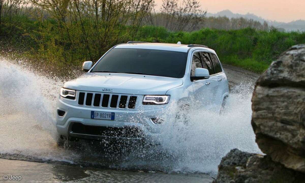 weißer Jeep Grand Cherokee