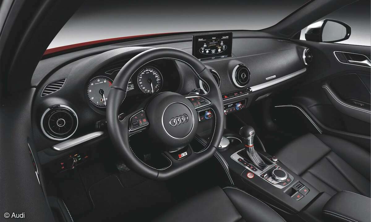 Cockpit des Audi S3