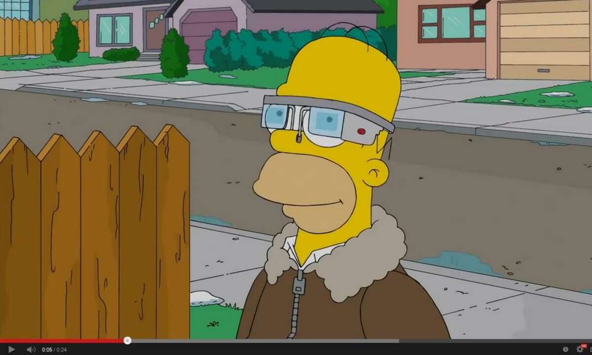 Homer Simpson trägt Google Glass.