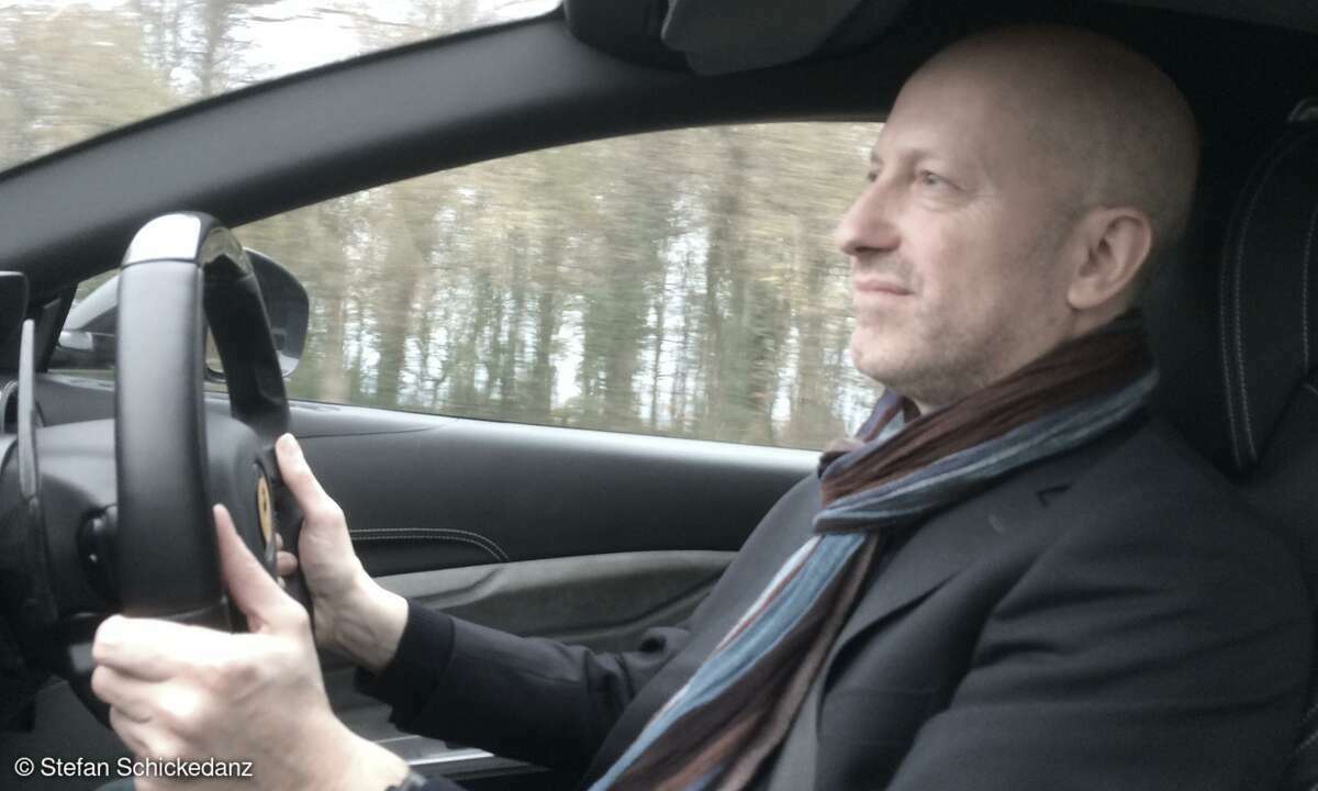 Stefan Schickedanz am Steuer des Ferrari FF